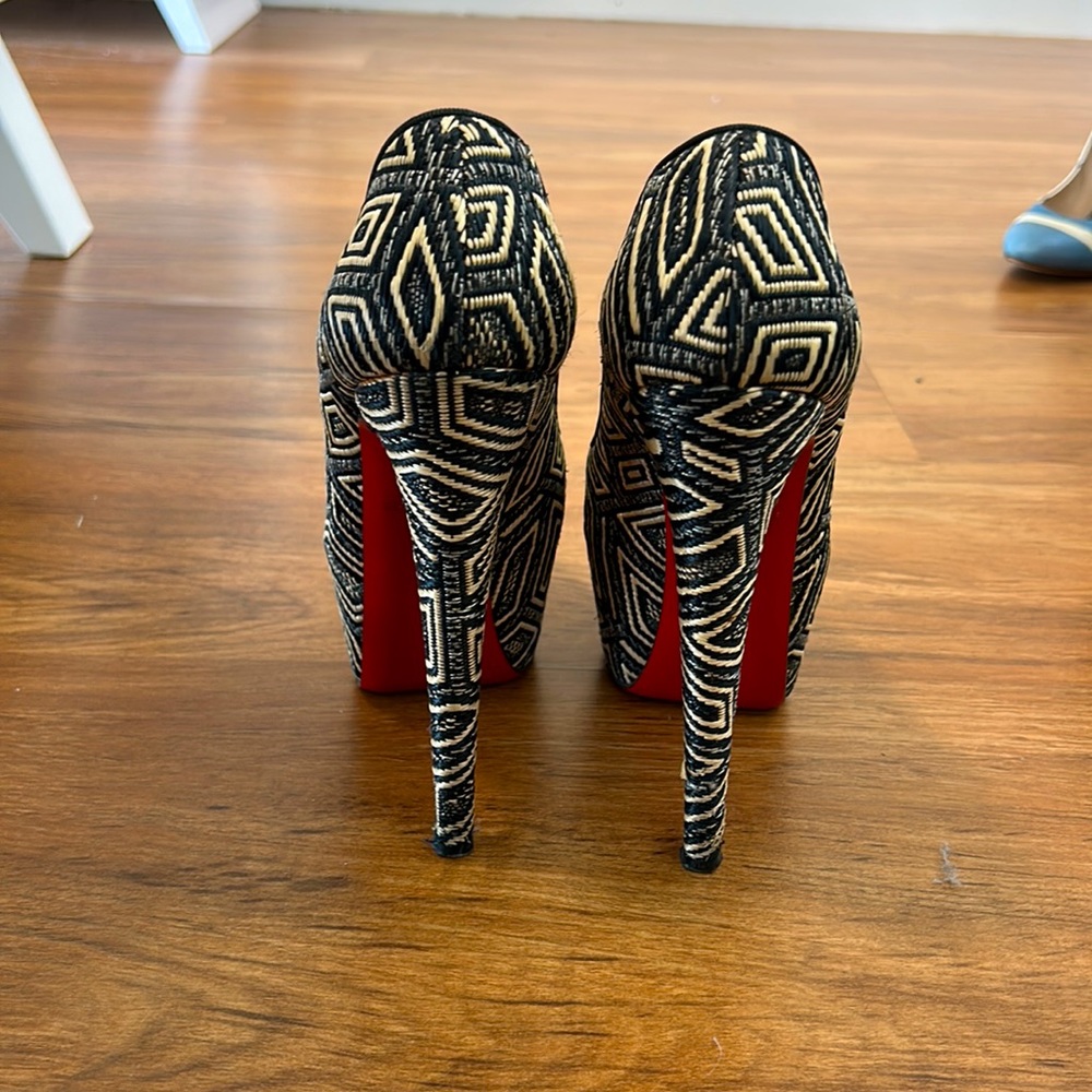 100%Authentic Christian Louboutin heels size 37 Used Condition shown in pictures - Picture 4 of 4